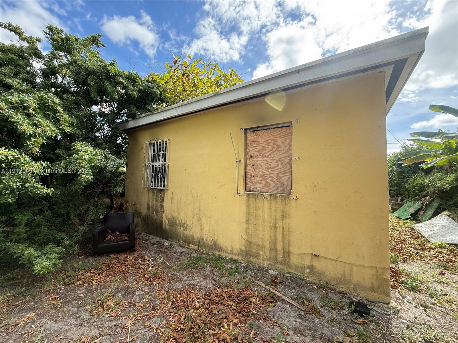 1865 Nw 70th St Property Photo 4