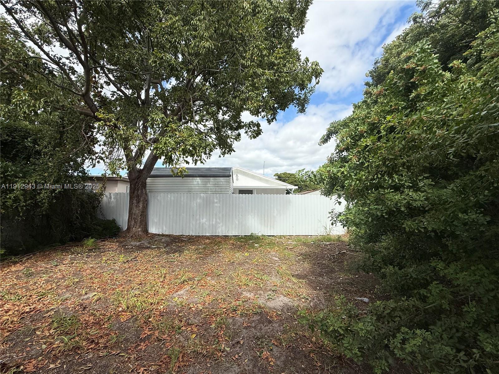 1865 Nw 70th St Property Photo 8