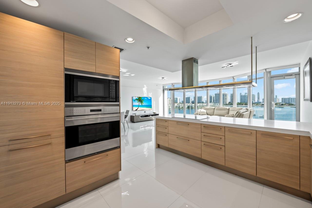 17301 Biscayne Blvd 811 Property Photo 8