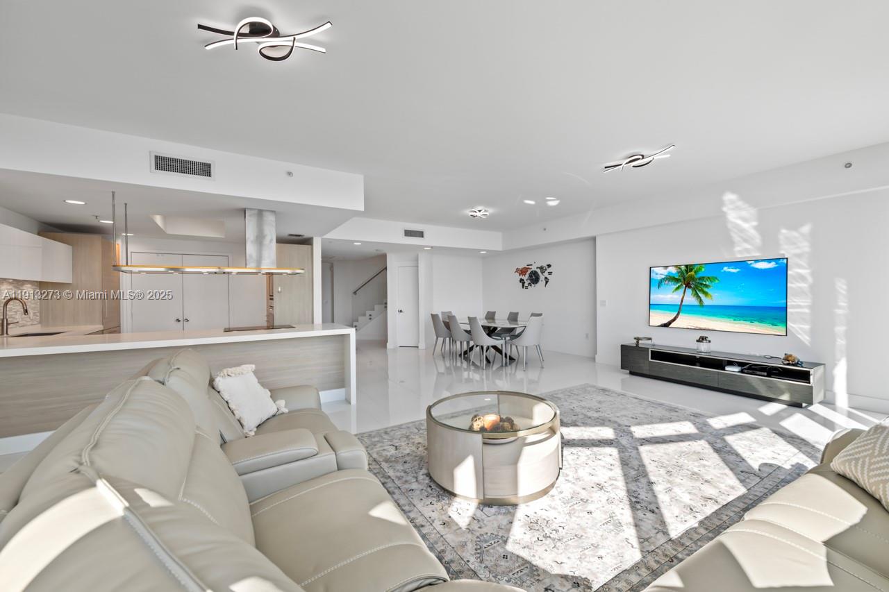 17301 Biscayne Blvd 811 Property Photo 17