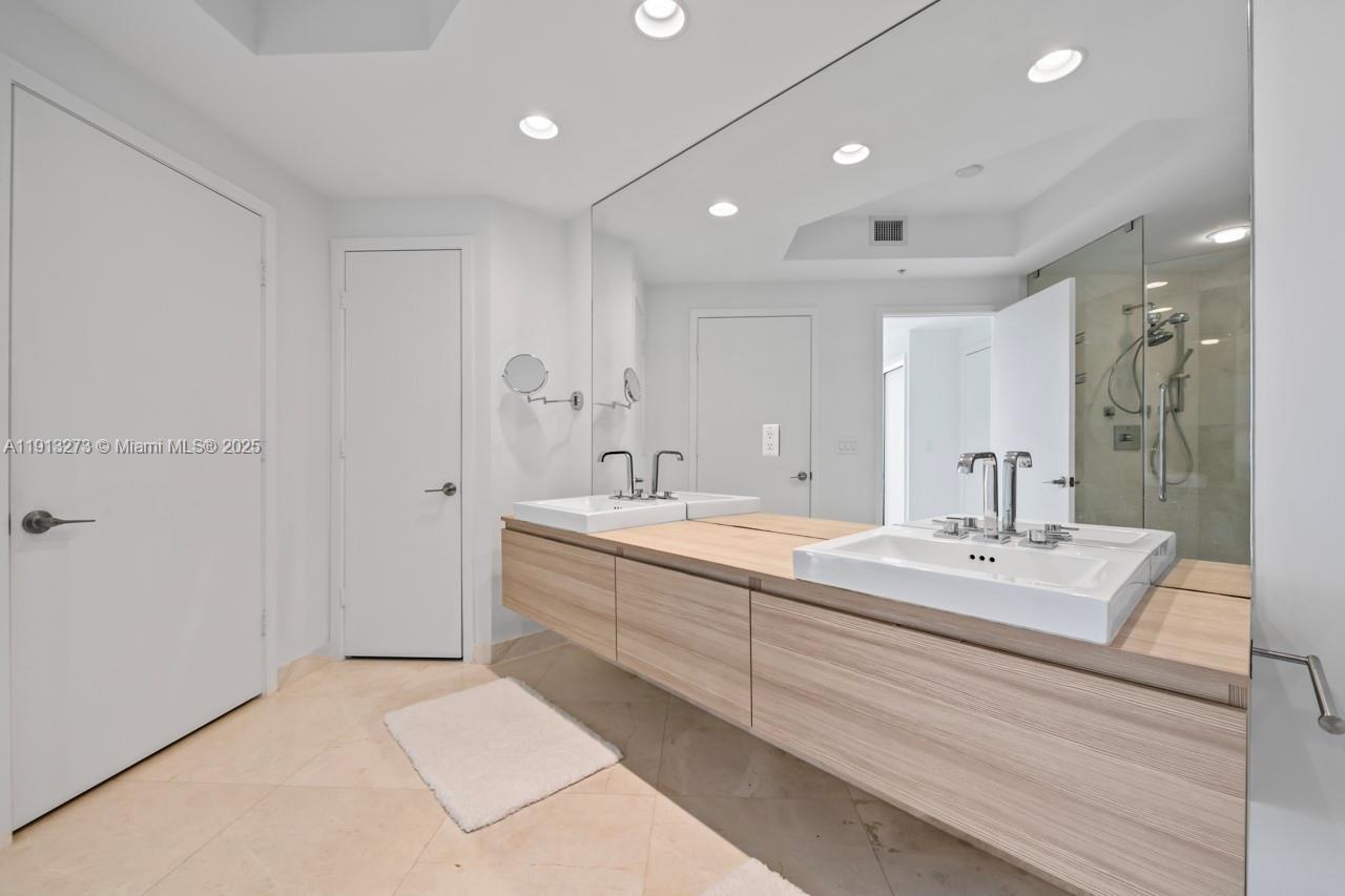 17301 Biscayne Blvd 811 Property Photo 28