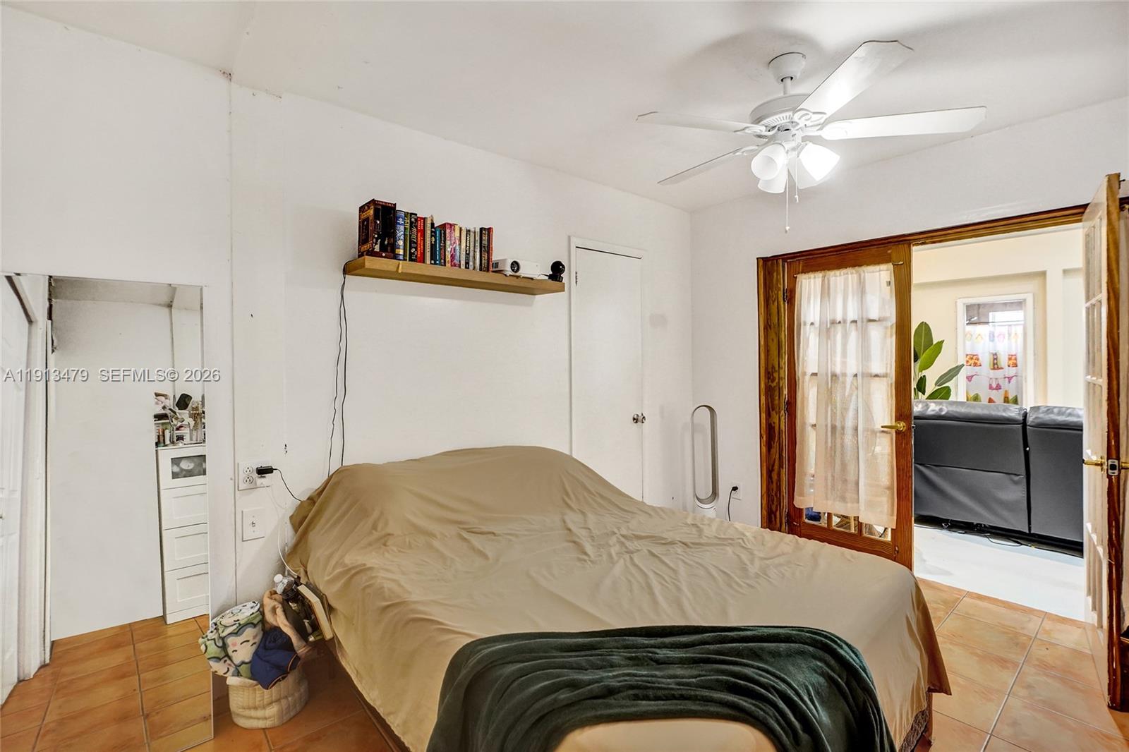 311 E 51st St Property Photo 33