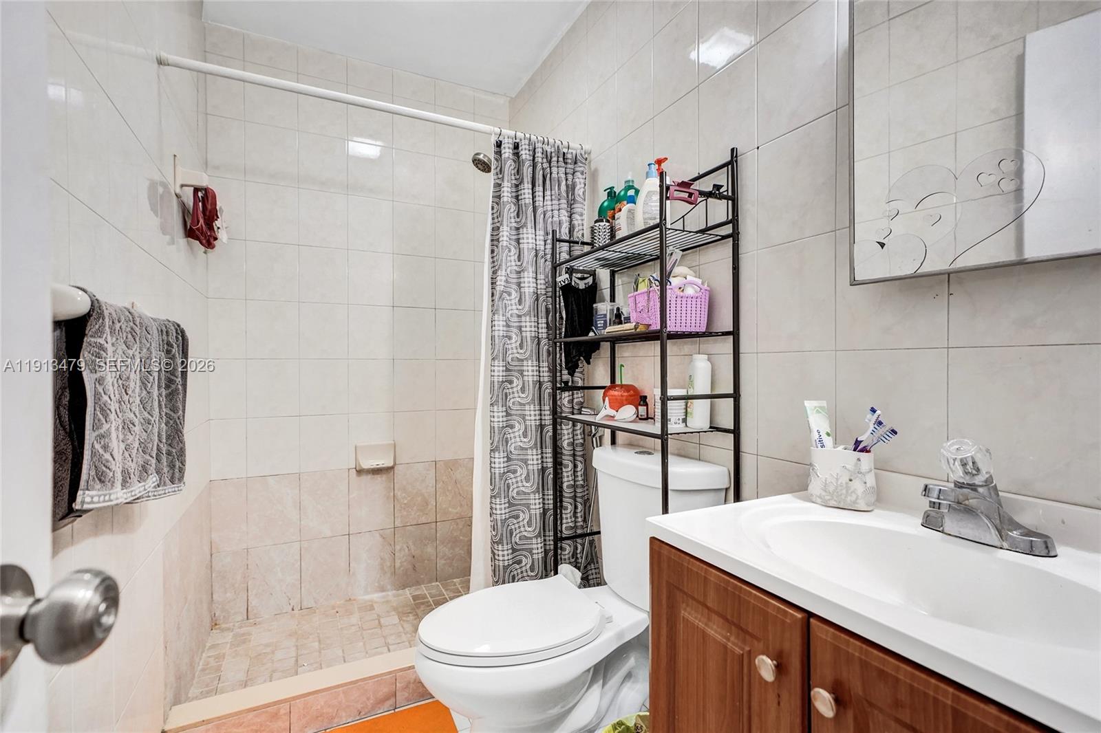 311 E 51st St Property Photo 37