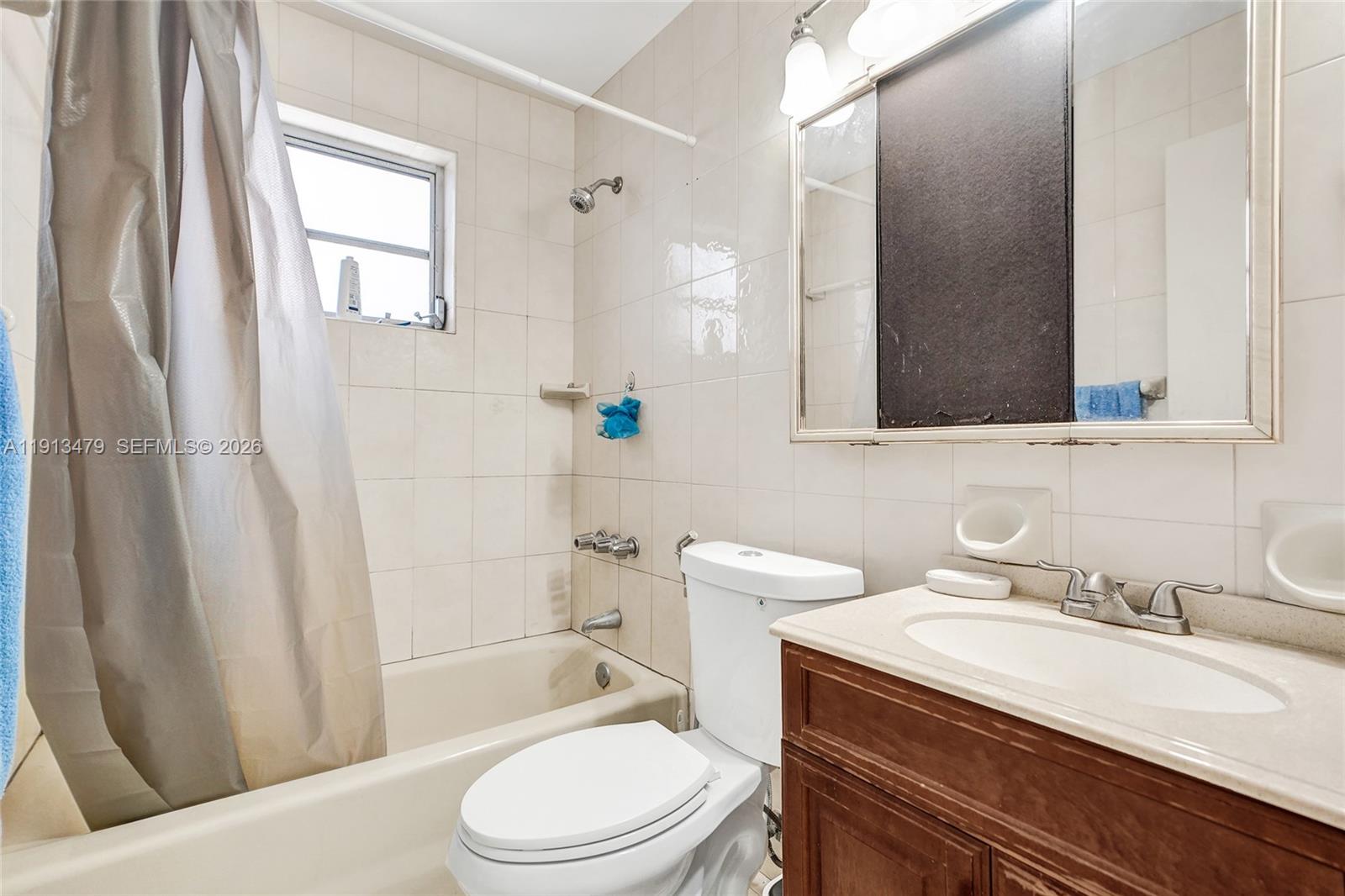311 E 51st St Property Photo 40