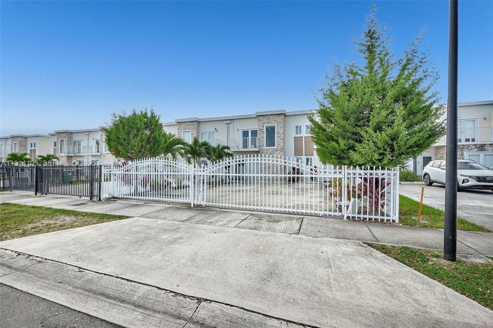 26100 Sw 134th Place Property Photo 4