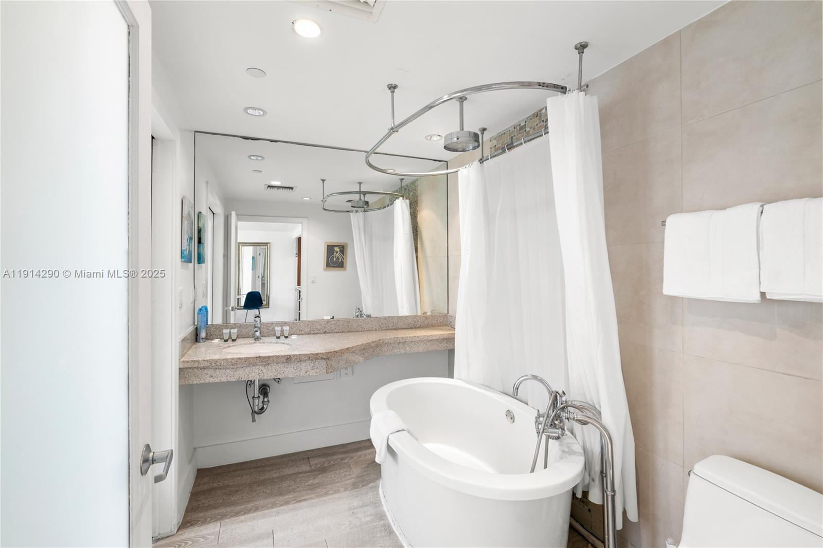 1060 Ocean Dr D307 Property Photo 9