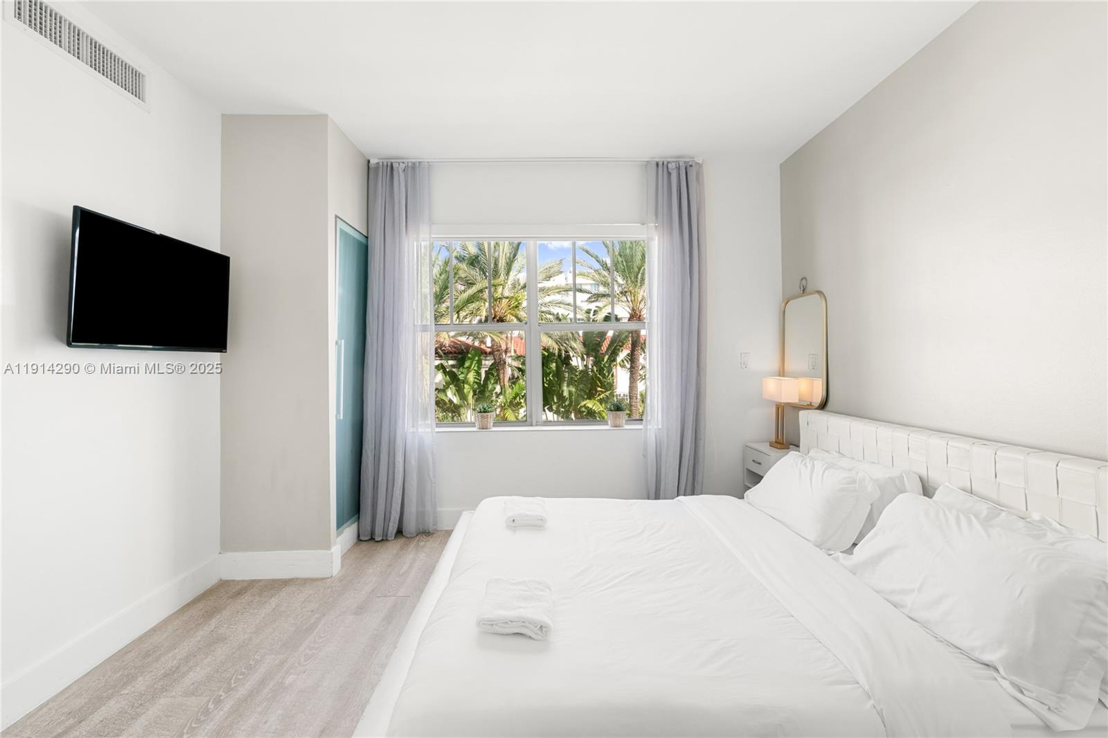 1060 Ocean Dr D307 Property Photo 12