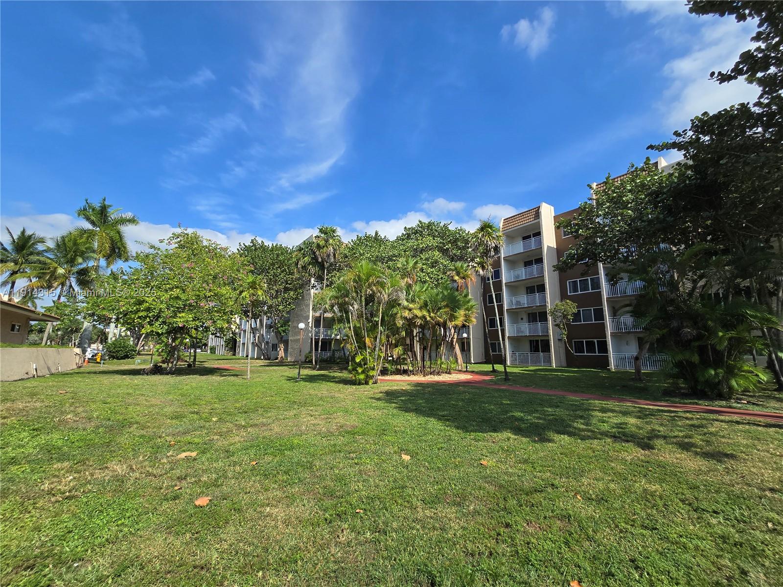 6940 Miami Gardens Dr 1-319 Property Photo 34