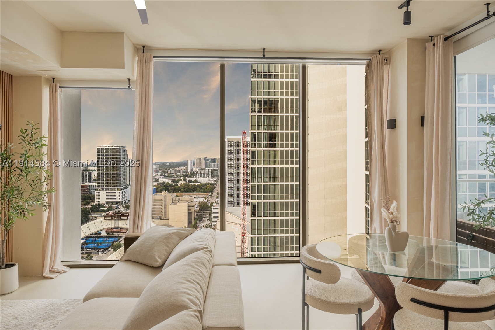 1040 Biscayne Blvd 2905 Property Photo 6