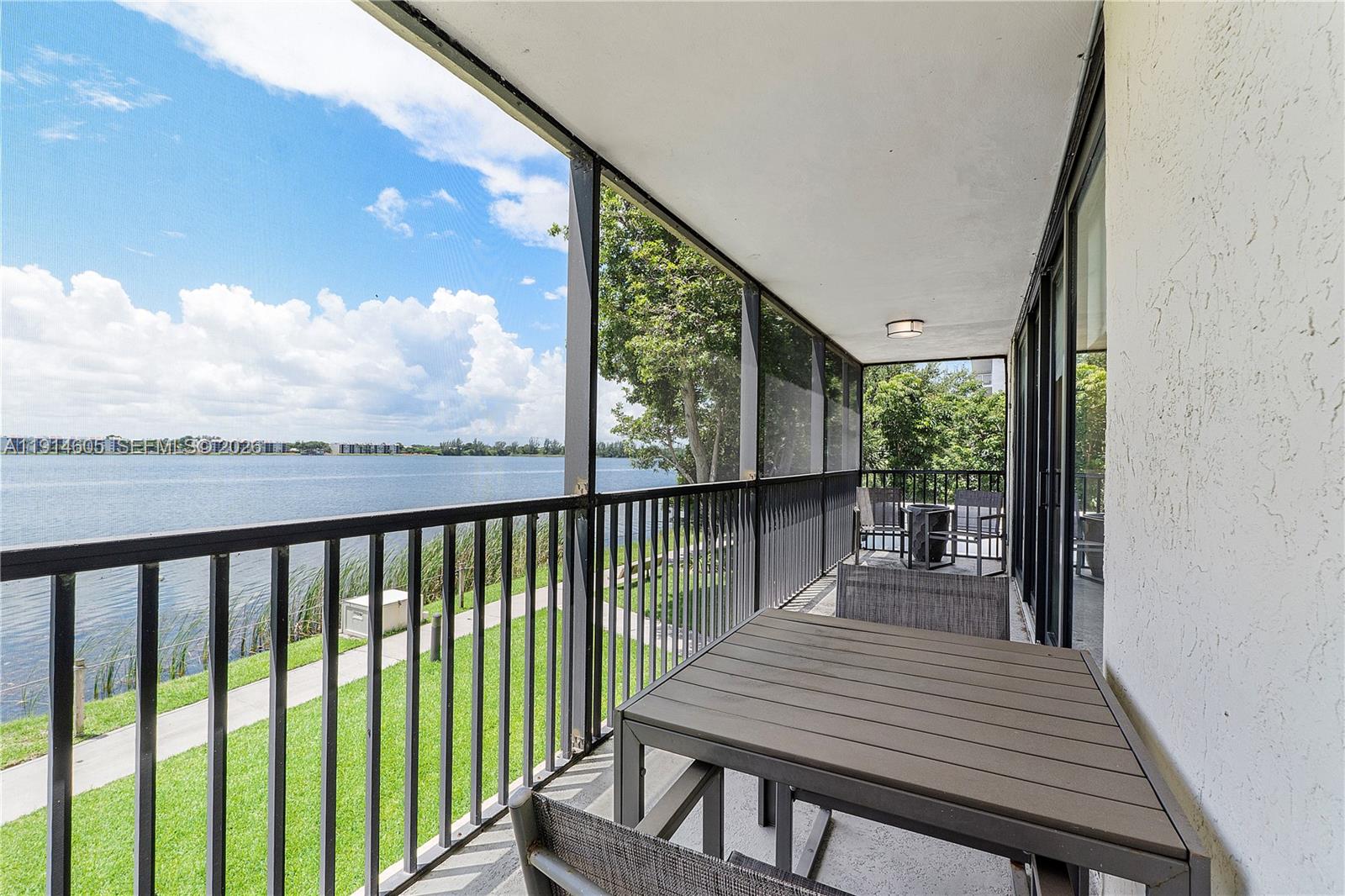 105 Lake Emerald Dr 216 Property Photo 10