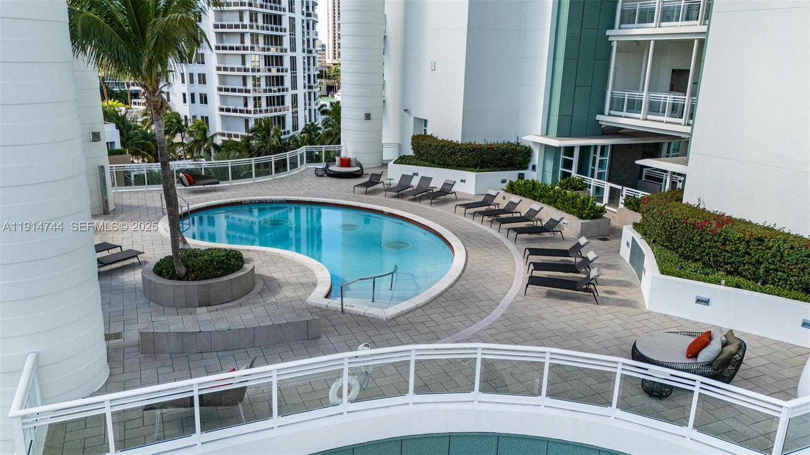 900 Brickell Key Blvd 1403 Property Photo 28