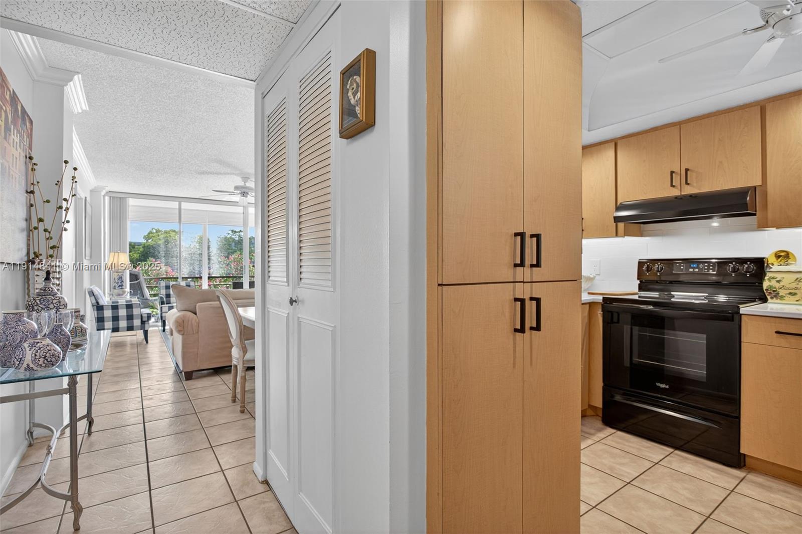115 Royal Park Dr 2c Property Photo 4