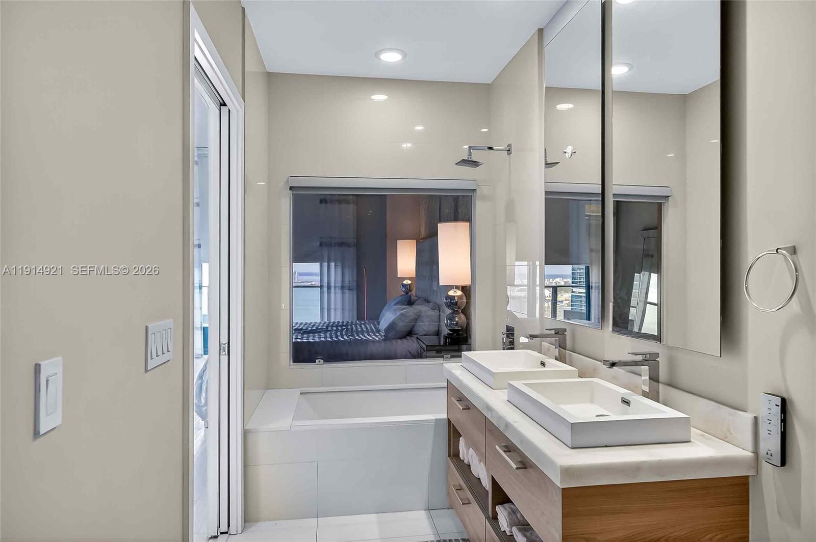 1300 S Miami Ave Ph5001 Property Photo 29