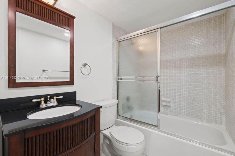 4174 Inverrary Dr 902 Property Photo 13