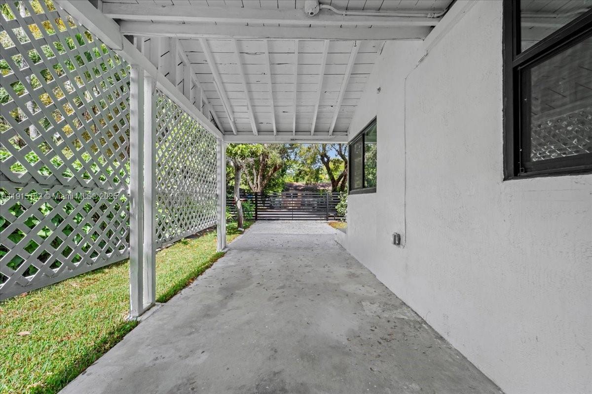 5220 Sw 6 St Property Photo 13