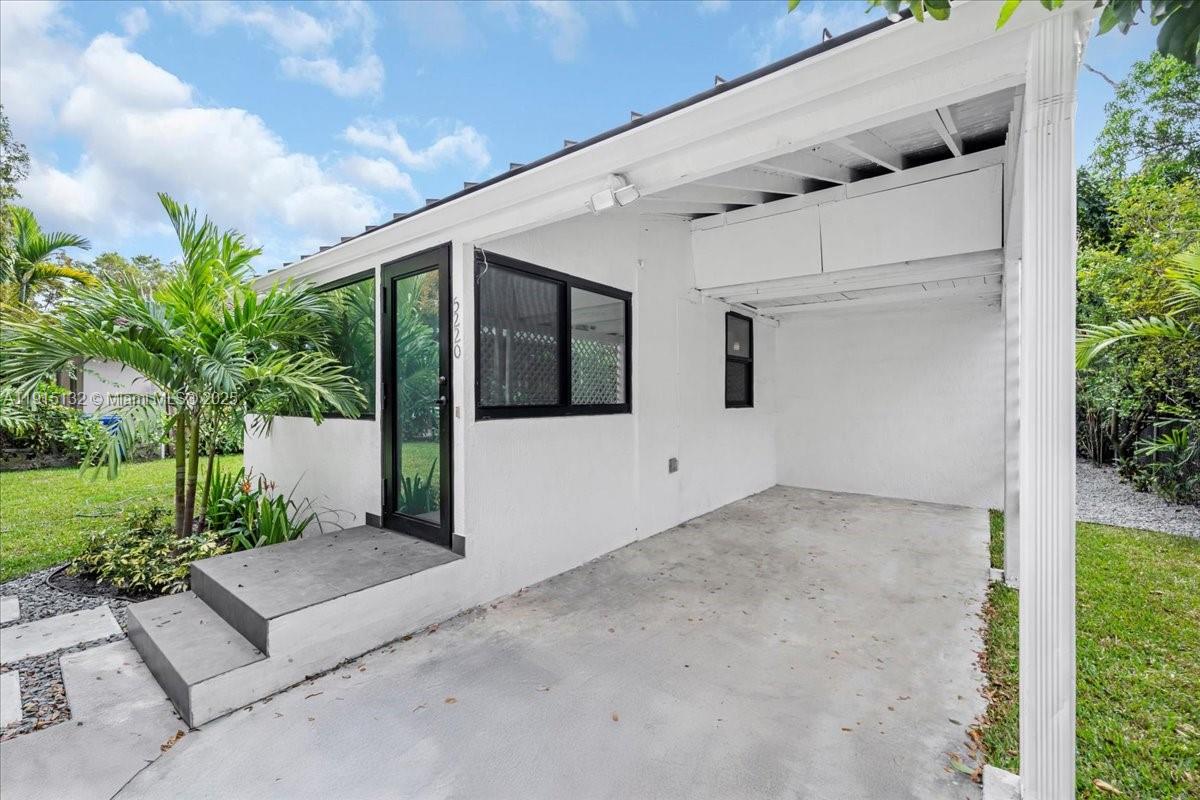 5220 Sw 6 St Property Photo 16