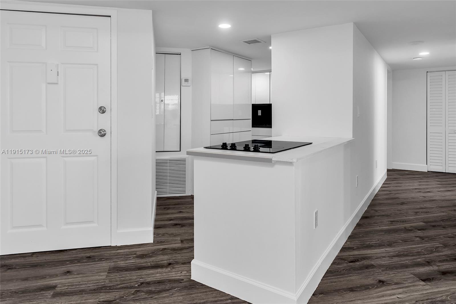 825 Brickell Bay Dr 1942 Property Photo 6