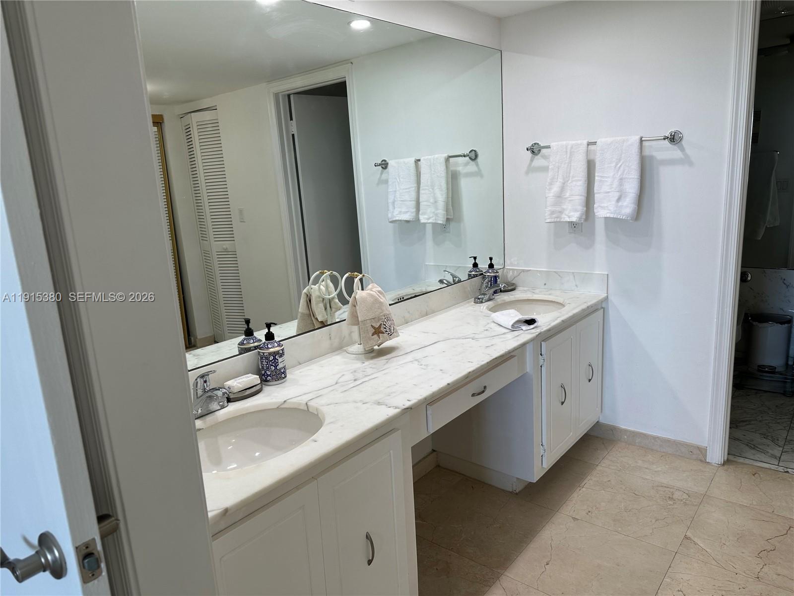 199 Ocean Lane Dr 1004 Property Photo 8