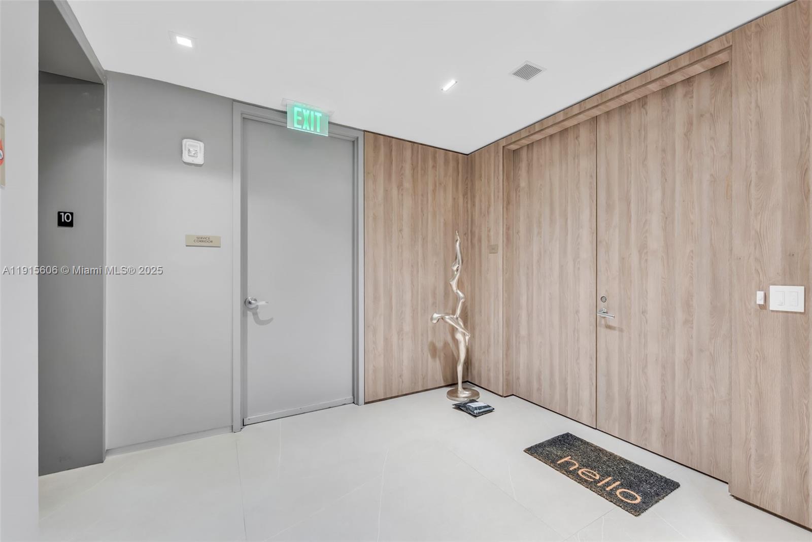 18975 Collins Ave 1002 Property Photo 17