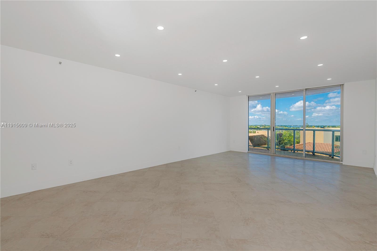 8855 Collins Ave 6e Property Photo 4