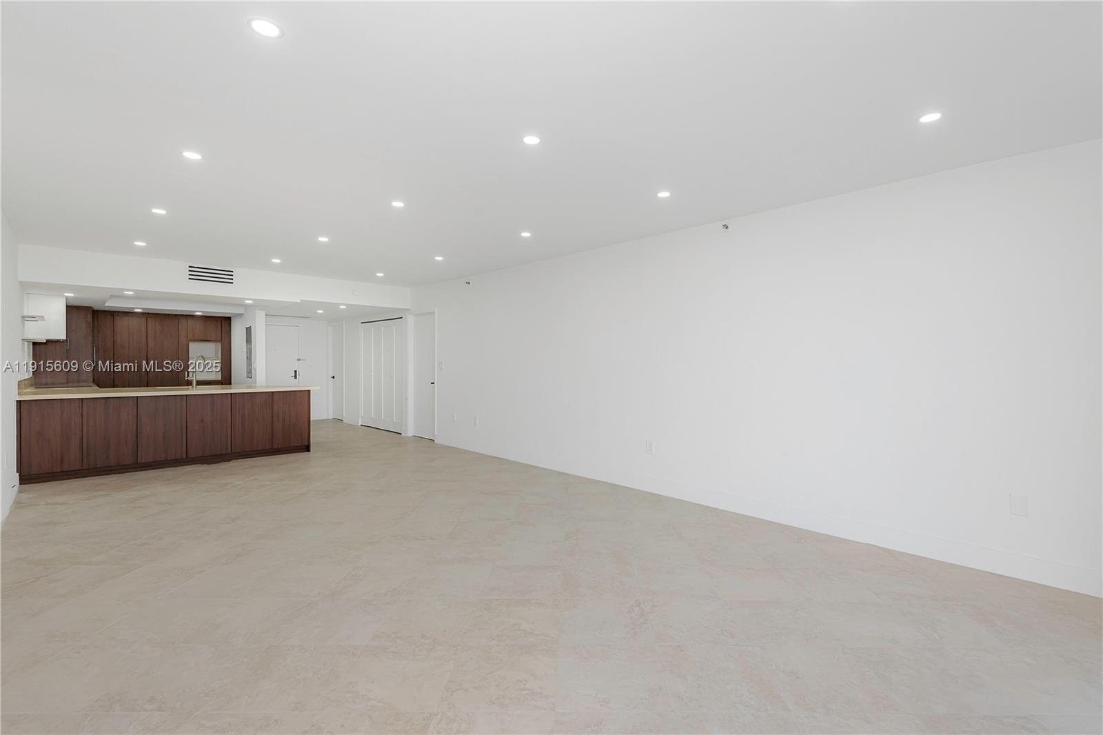 8855 Collins Ave 6e Property Photo 6