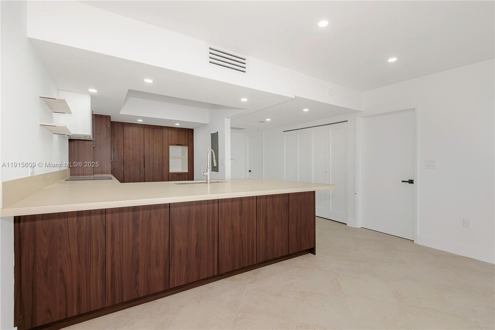 8855 Collins Ave 6e Property Photo 7