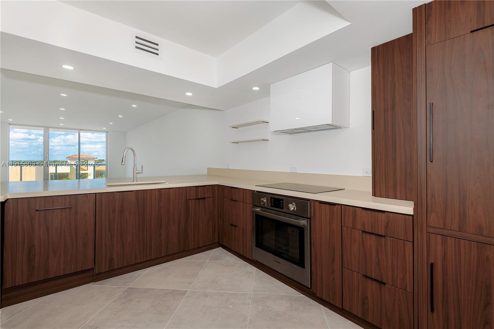 8855 Collins Ave 6e Property Photo 9