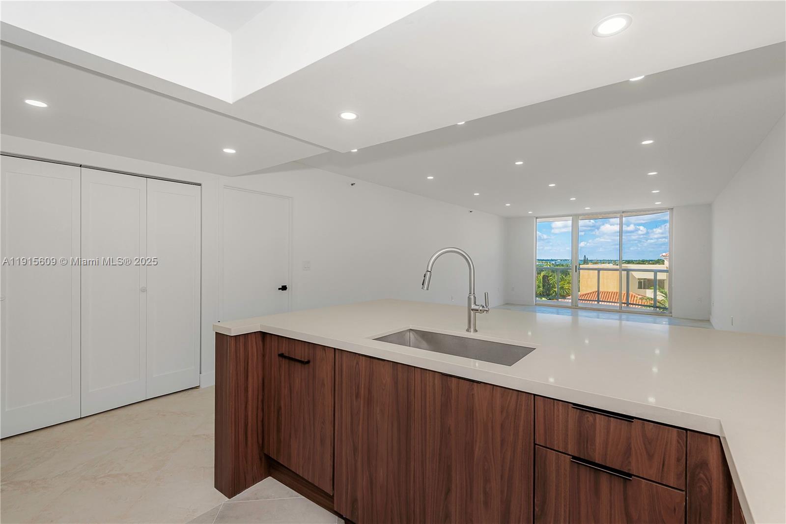 8855 Collins Ave 6e Property Photo 10