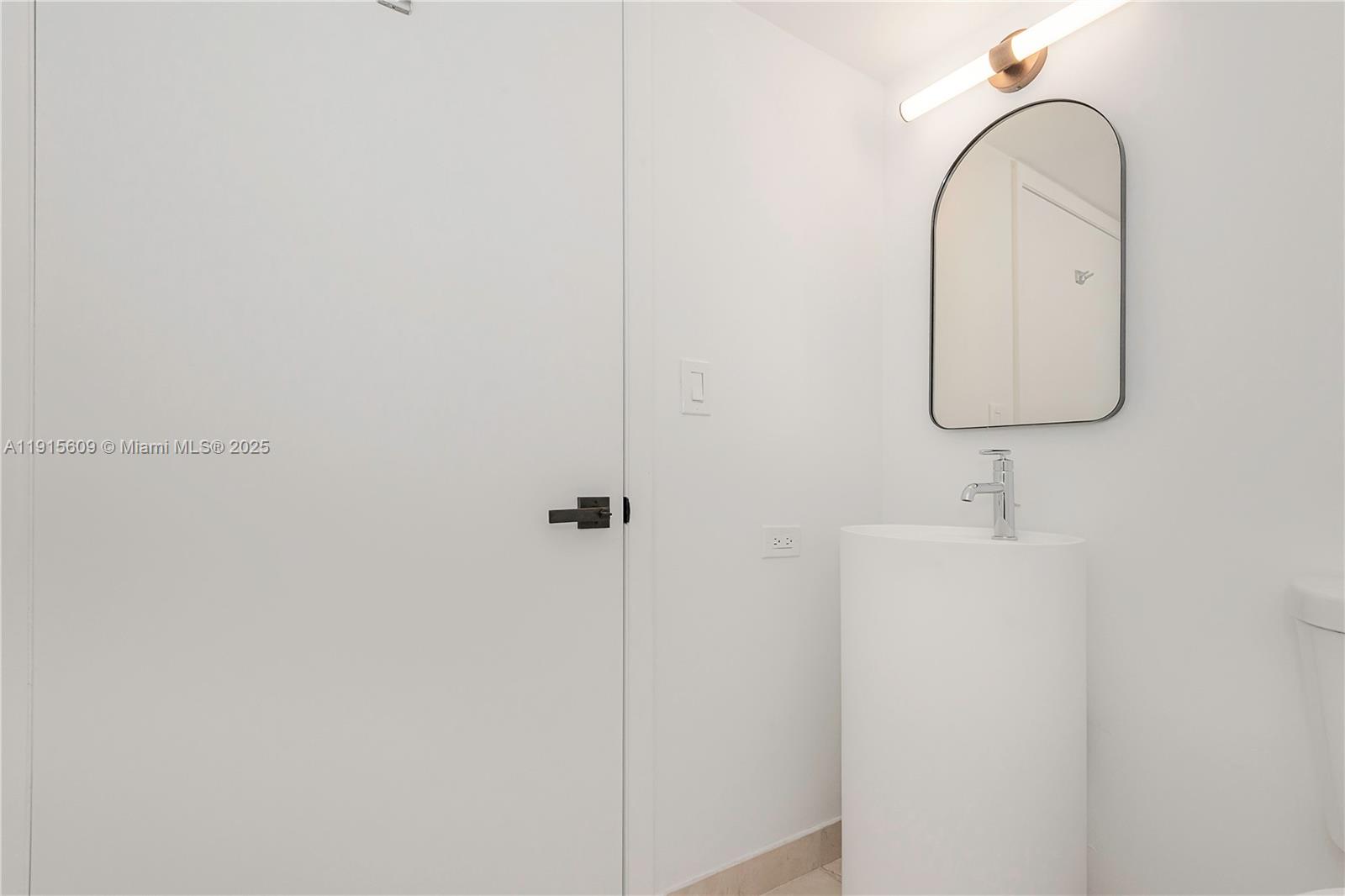 8855 Collins Ave 6e Property Photo 11