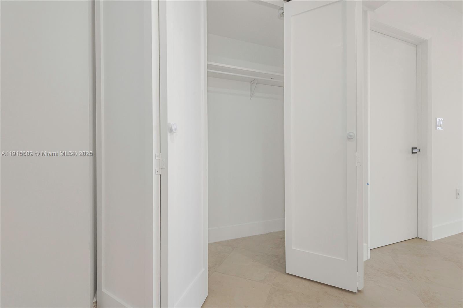8855 Collins Ave 6e Property Photo 12