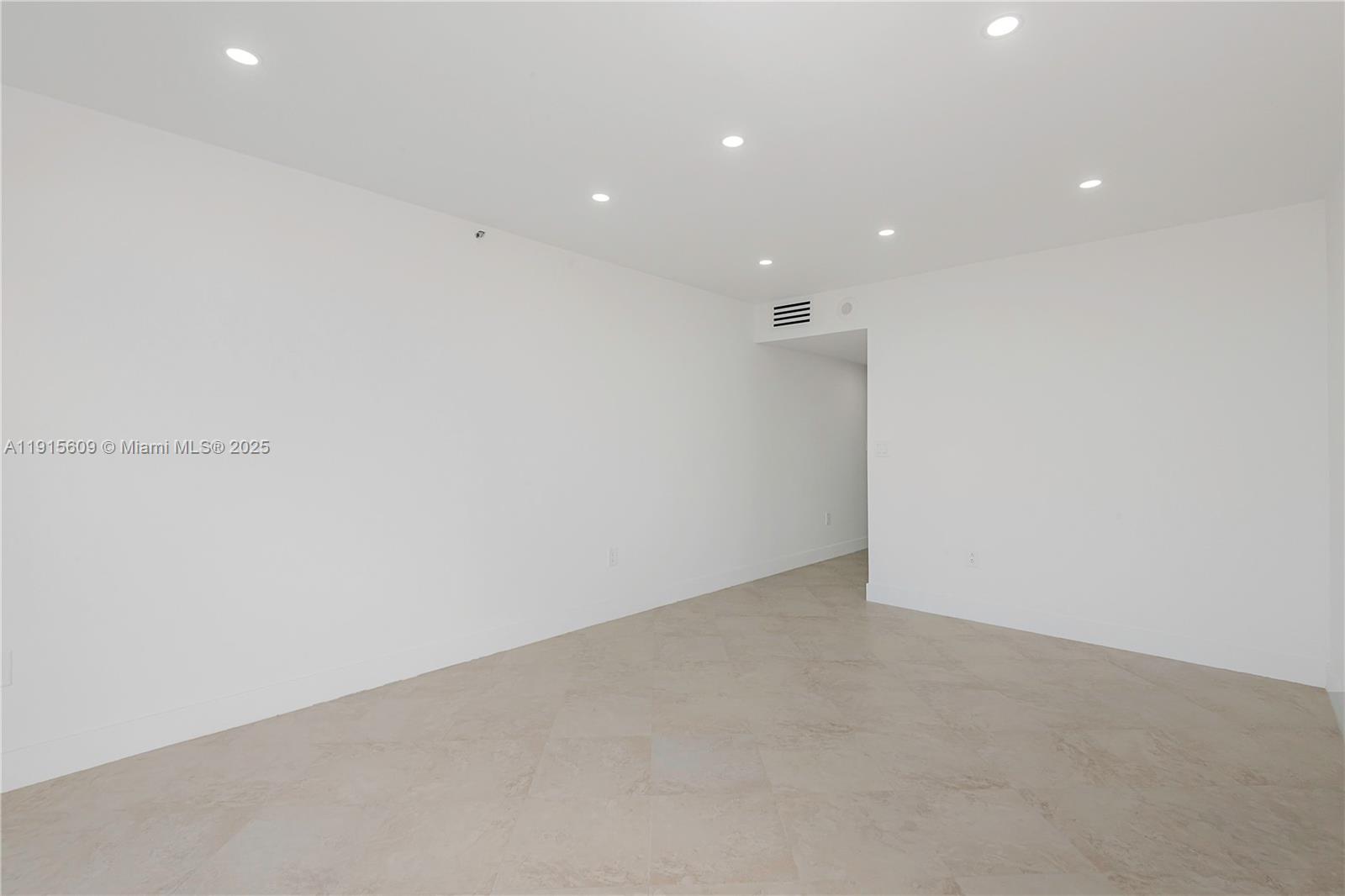 8855 Collins Ave 6e Property Photo 14