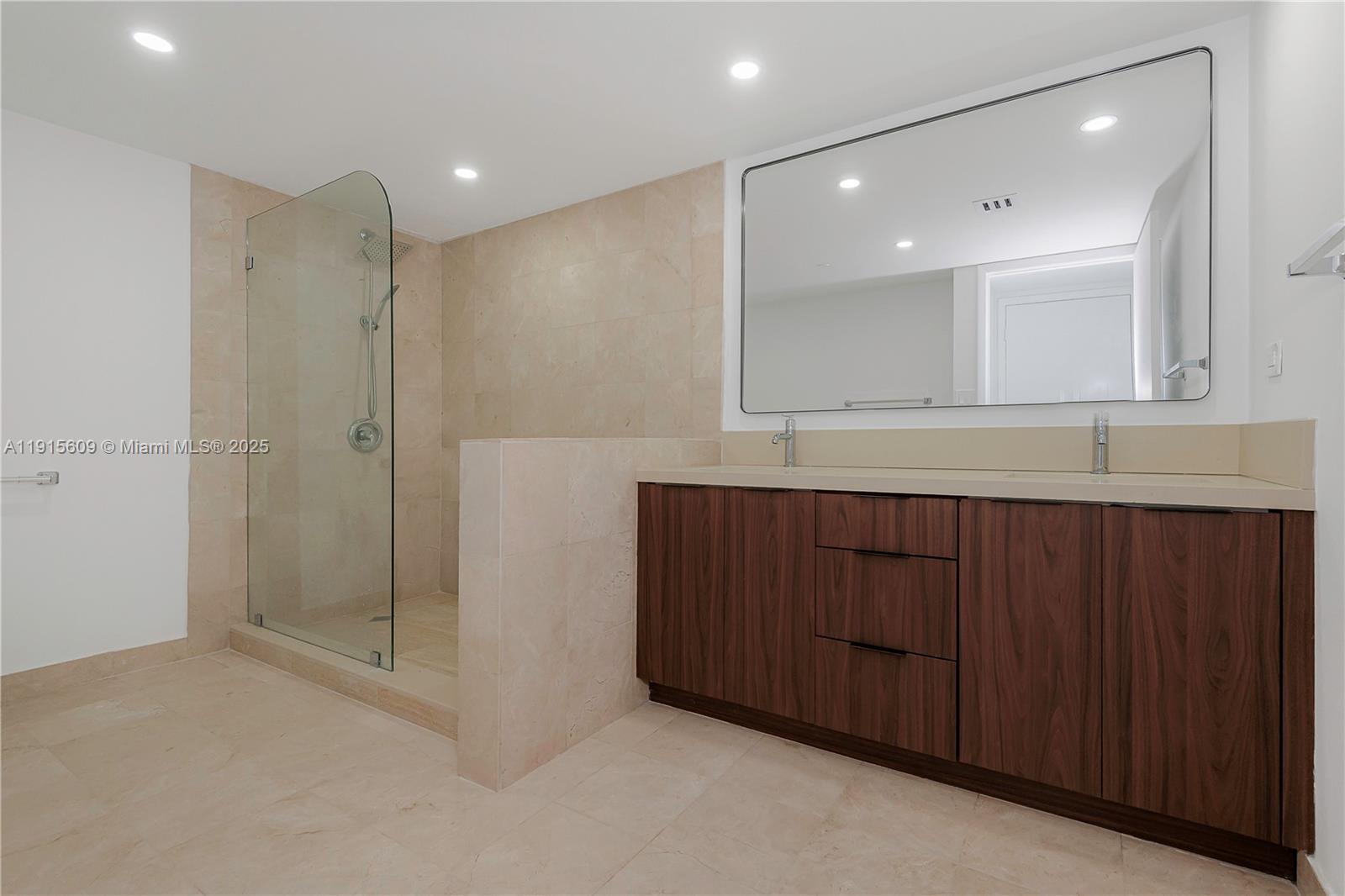8855 Collins Ave 6e Property Photo 16