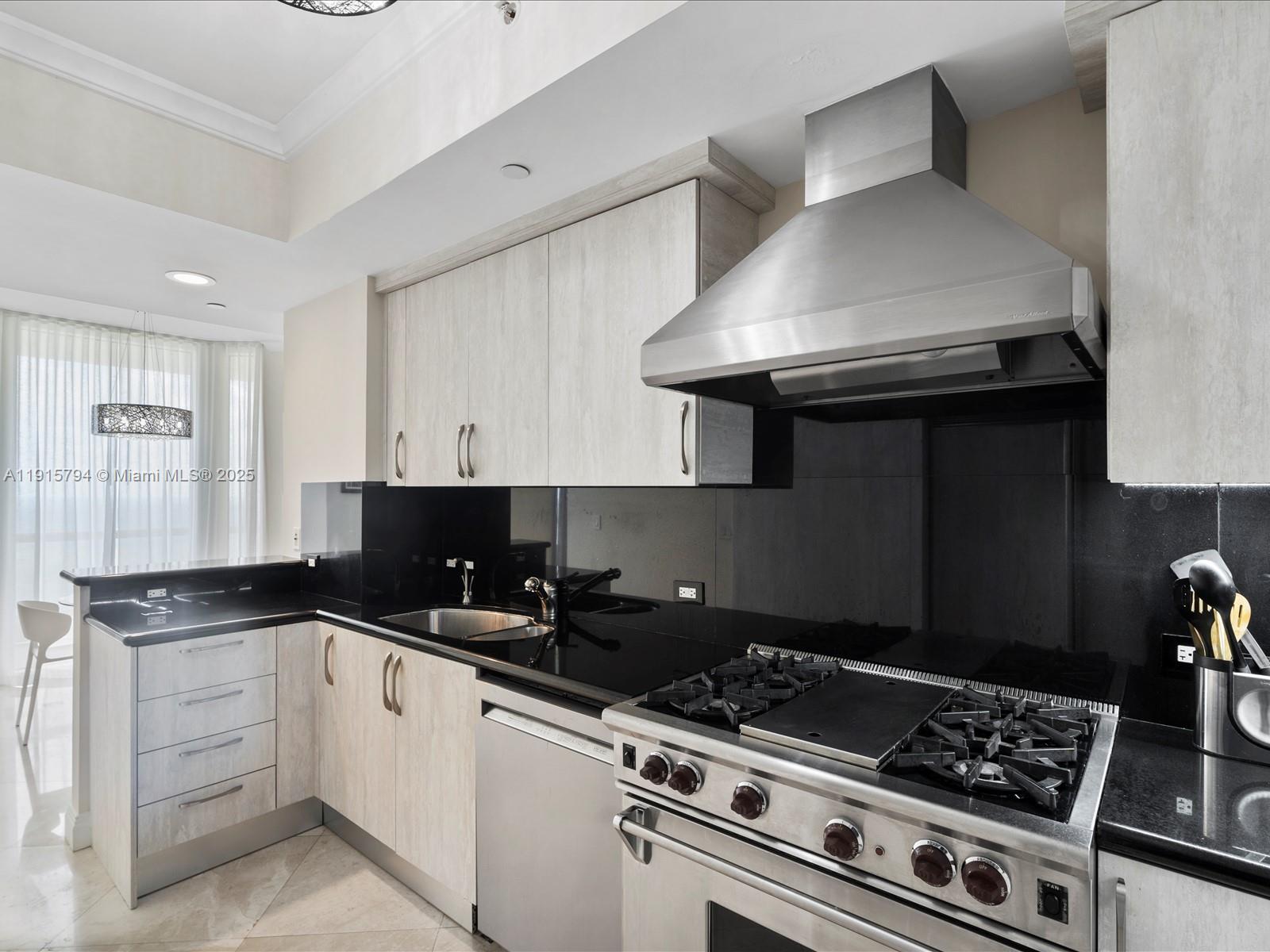 17875 Collins Ave 3305 Property Photo 7