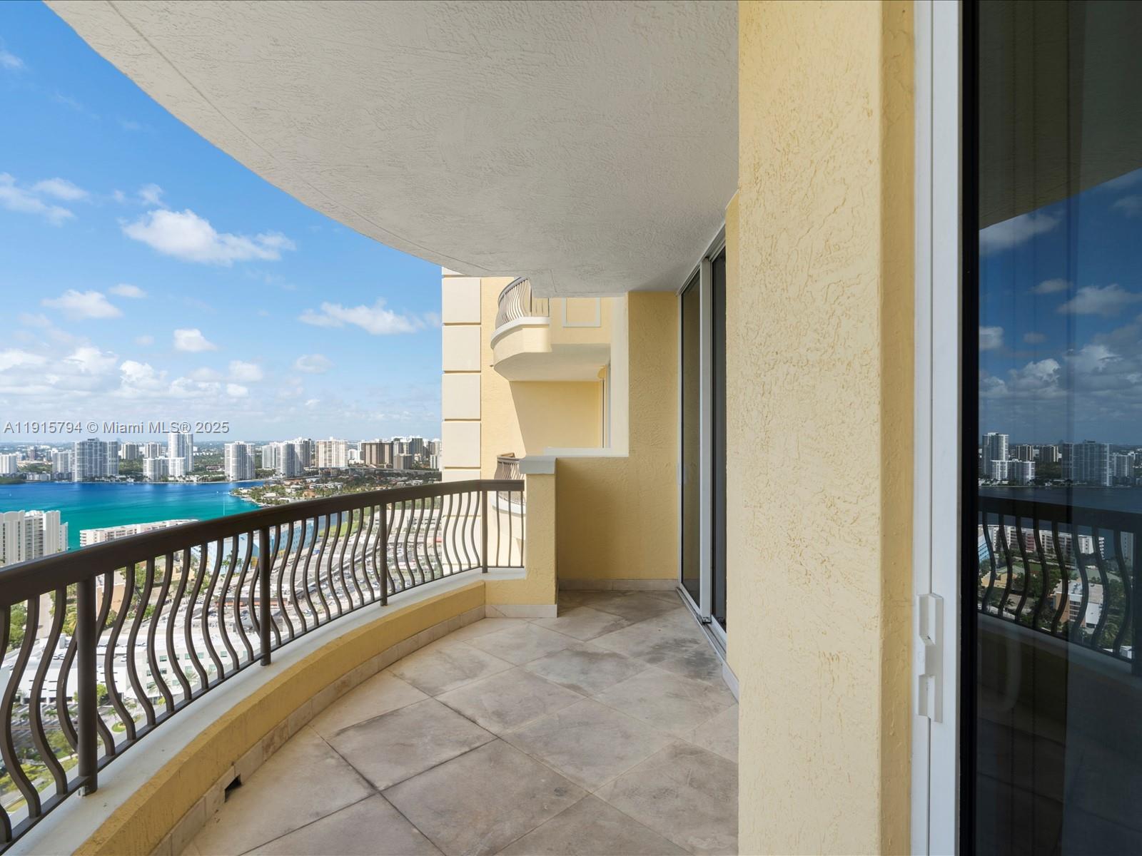 17875 Collins Ave 3305 Property Photo 39