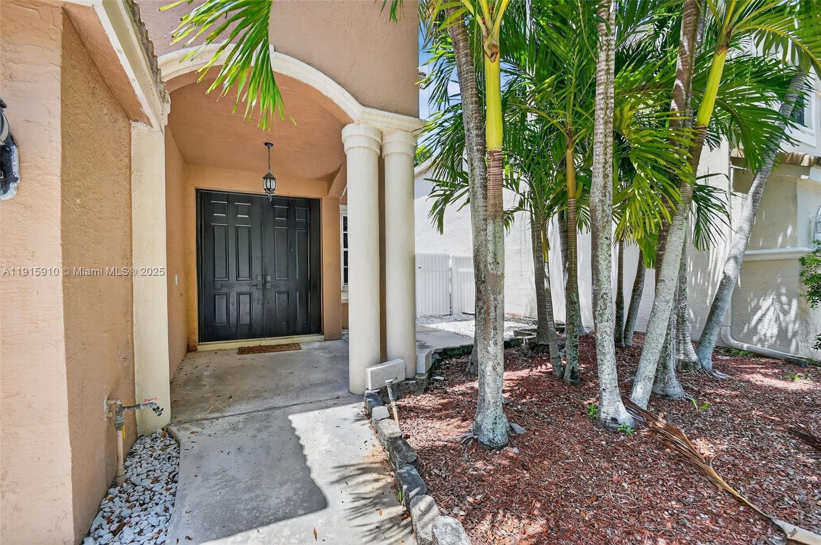 1579 Briar Oak Dr Property Photo 2