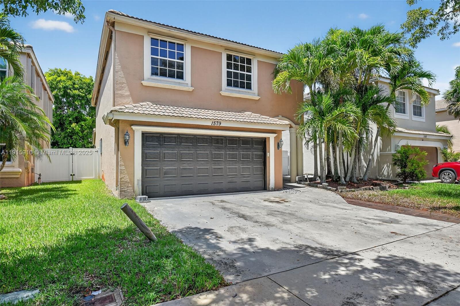 1579 Briar Oak Dr Property Photo 3