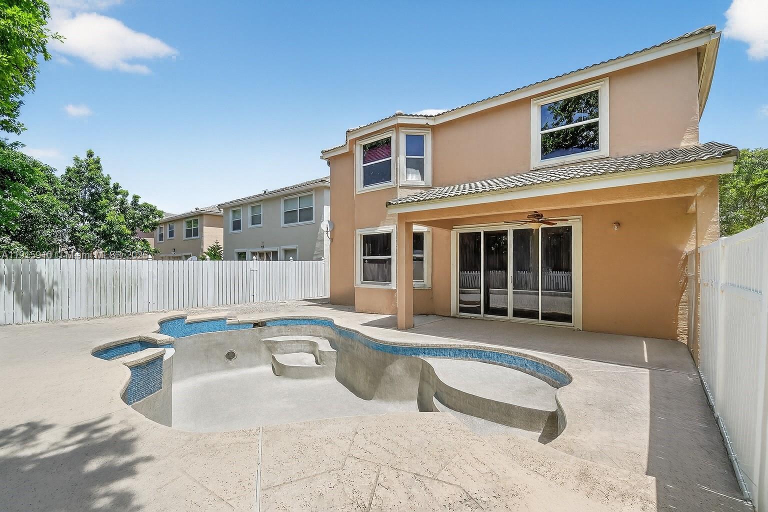 1579 Briar Oak Dr Property Photo 4