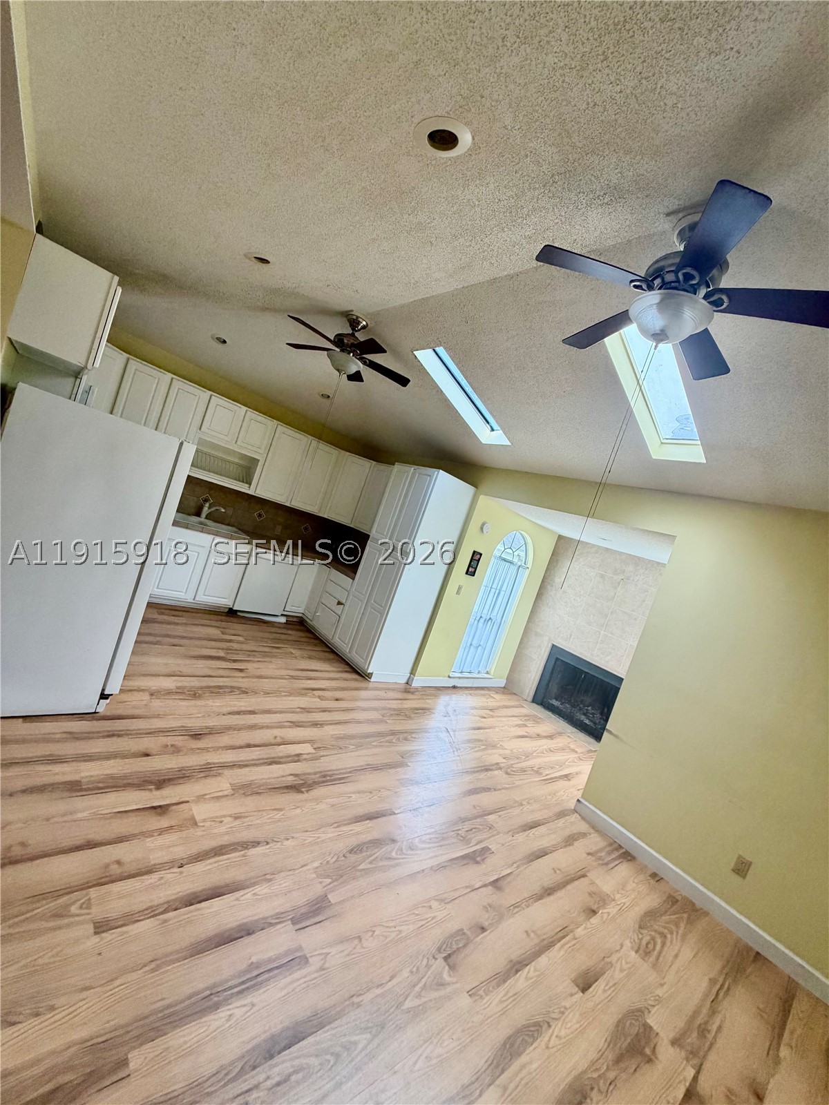 3900 W 17th St Property Photo 6