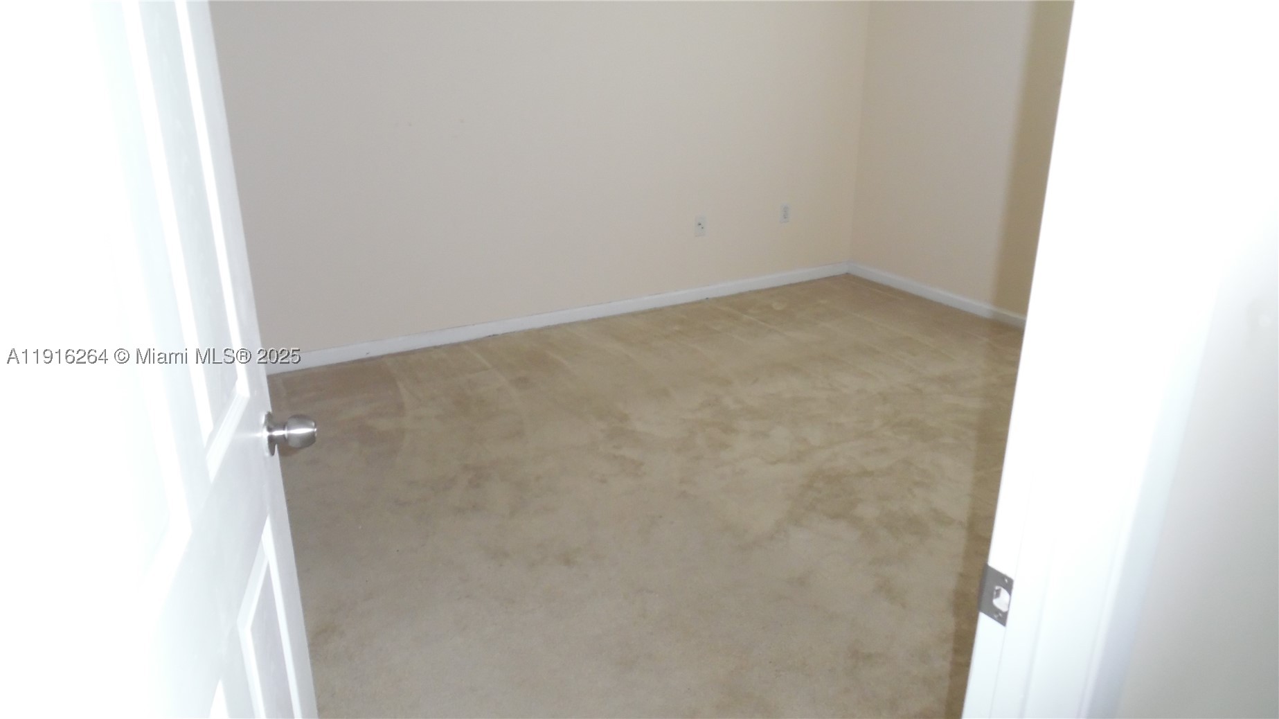 1919 Van Buren St 516a Property Photo 34