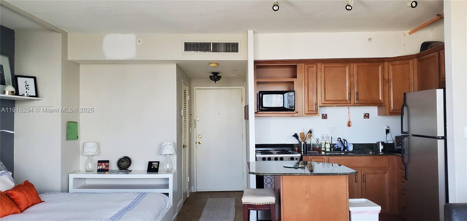 1720 Harrison St 10g Property Photo 7
