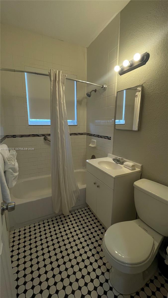 8100 Harding Ave 513 Property Photo 15