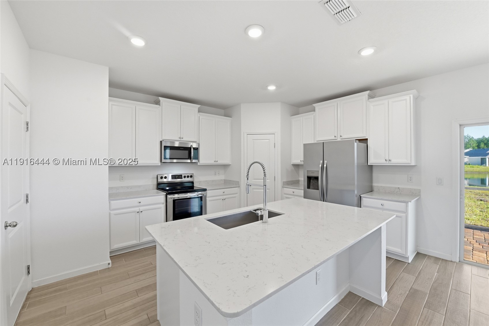 9852 Lemon Balm Way Property Photo 3