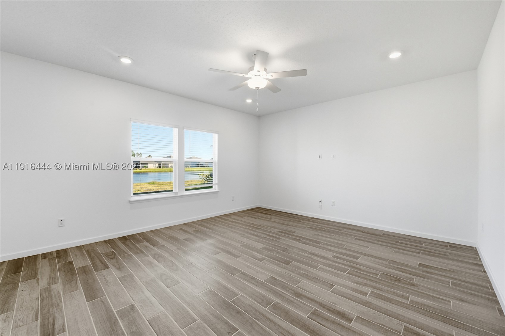 9852 Lemon Balm Way Property Photo 11