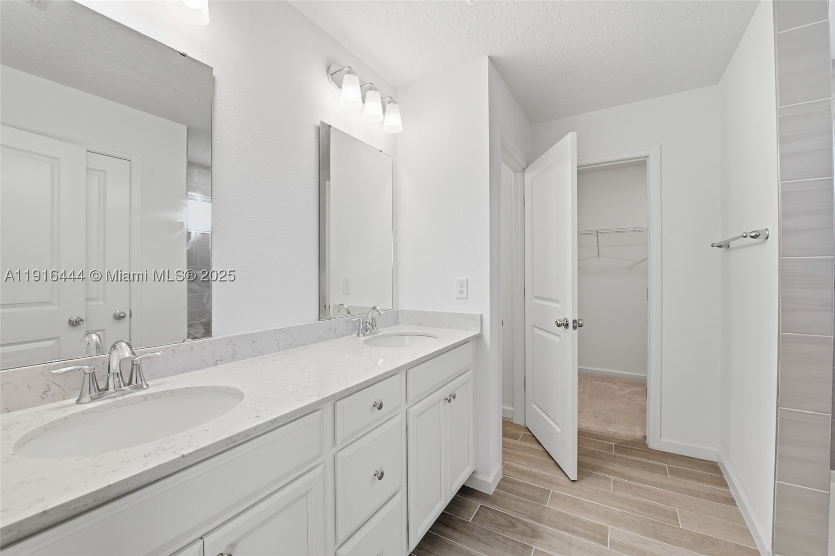 9852 Lemon Balm Way Property Photo 19