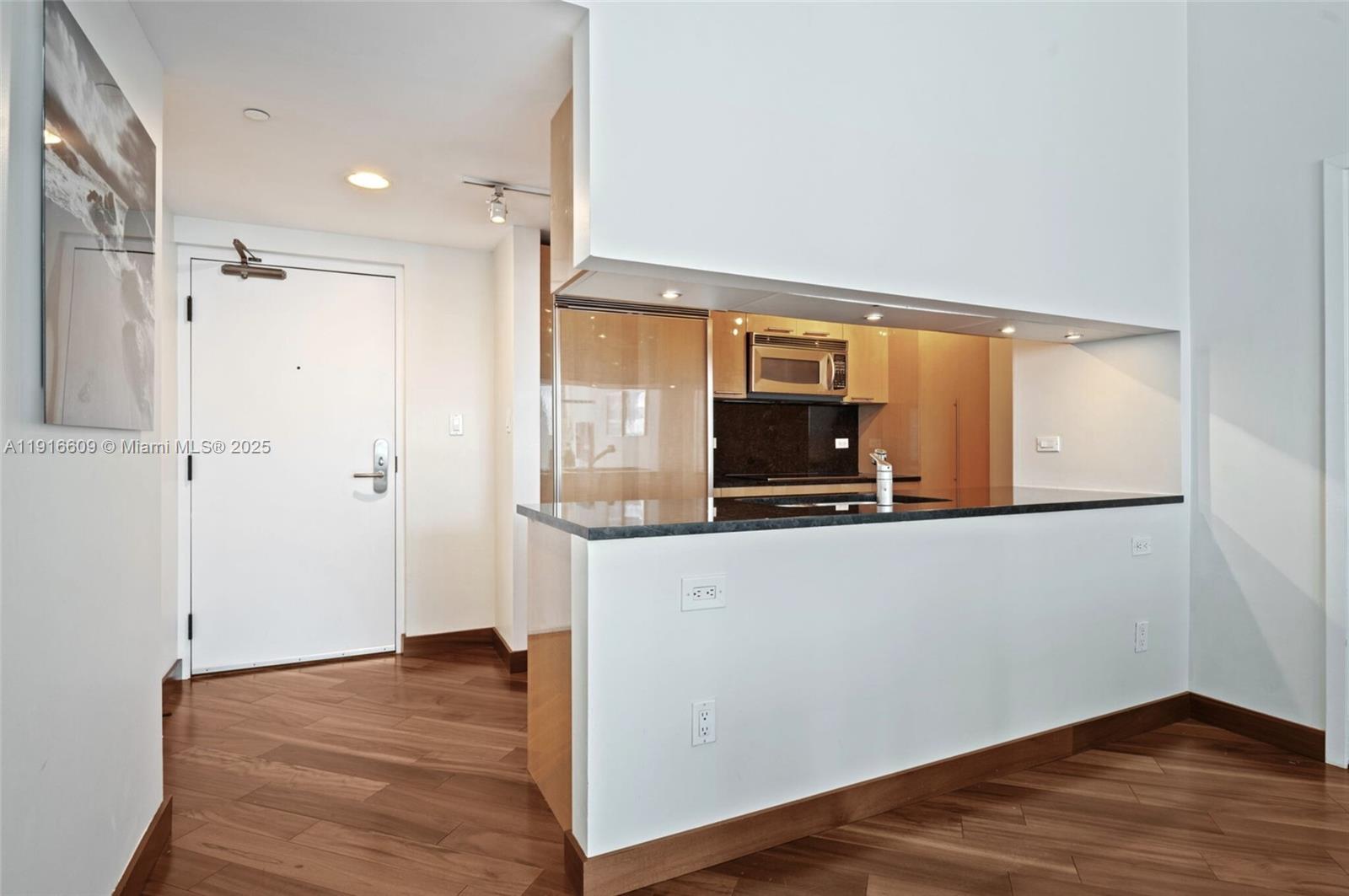 6801 Collins Ave Ph06 Property Photo 14