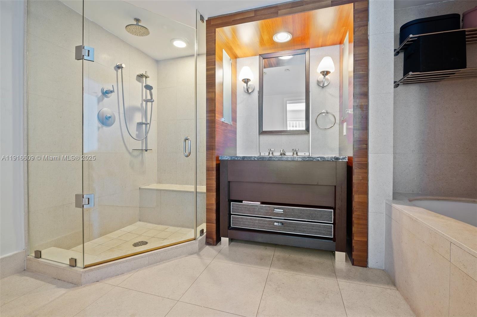 6801 Collins Ave Ph06 Property Photo 21