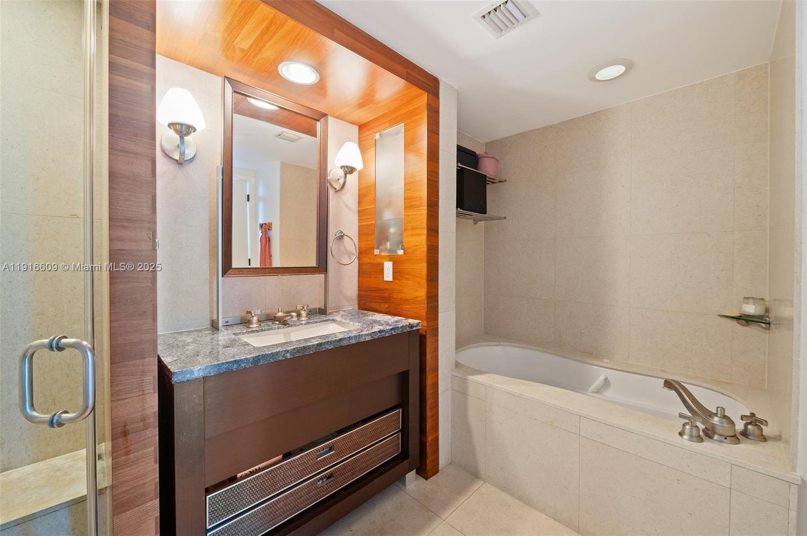 6801 Collins Ave Ph06 Property Photo 22