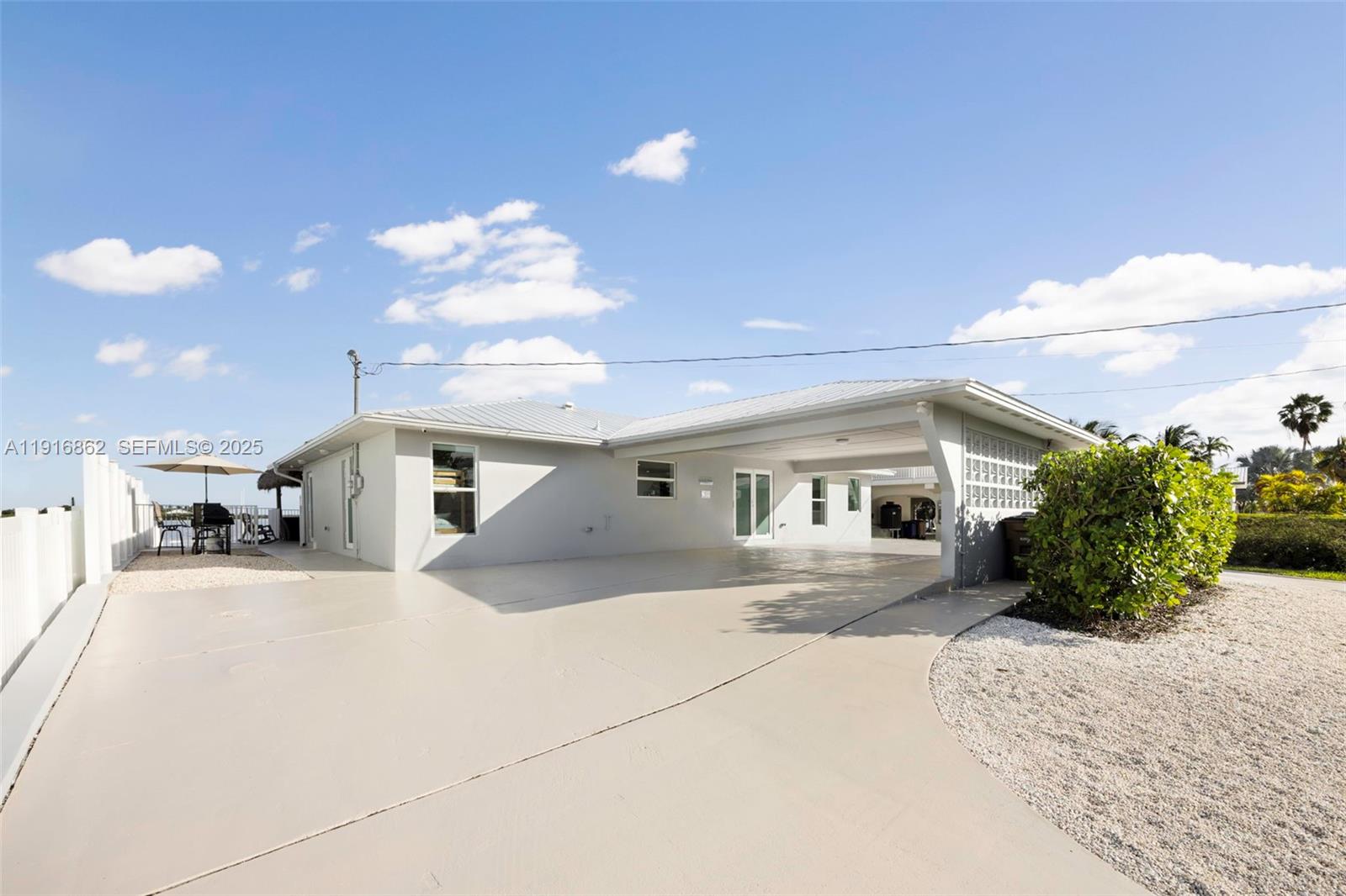 1733 Sunrise Dr Property Photo 3