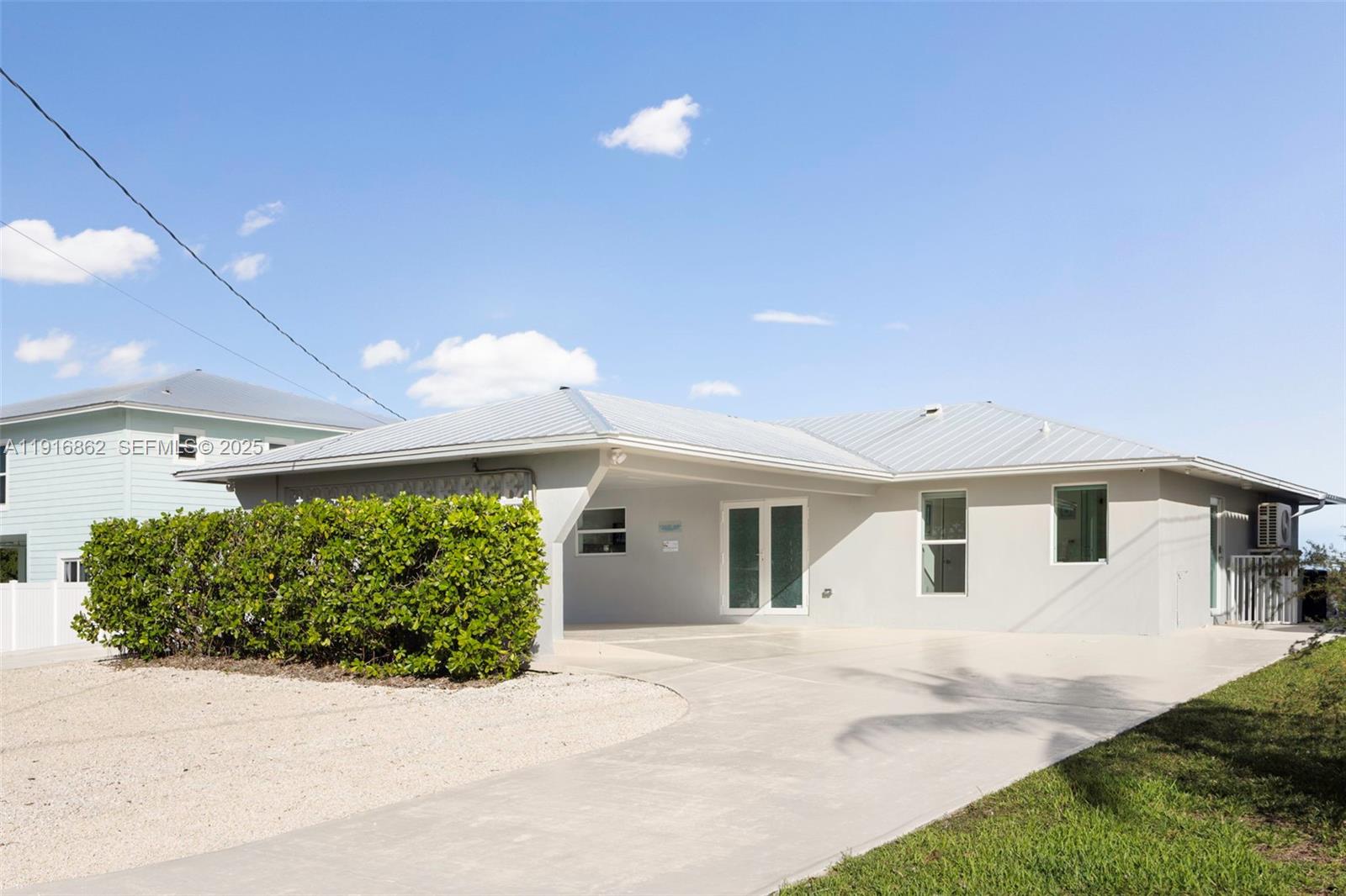 1733 Sunrise Dr Property Photo 4