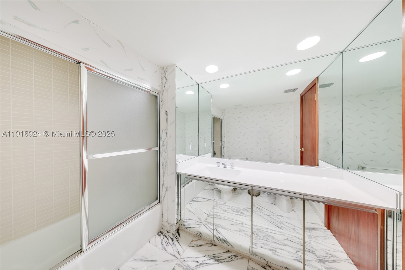 520 Brickell Key Dr A1104 Property Photo 15